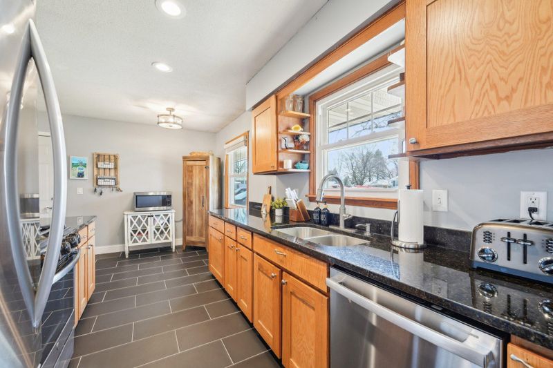 14408 Gladiola Ct, Apple Valley, MN 55124