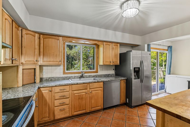 3921 Effress Rd, White Bear Lake, MN 55110