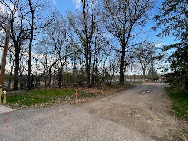 xxx Bryant Ave, Mahtomedi, MN 55115