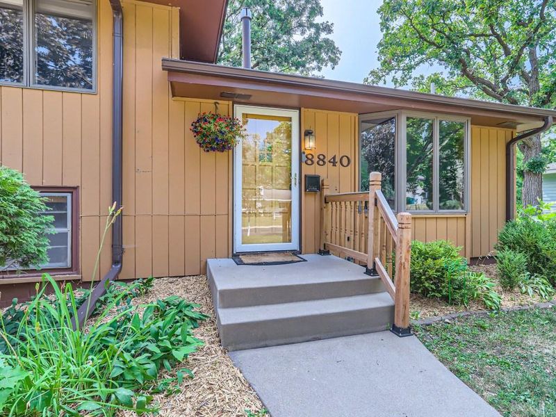8840 Morris Rd, Bloomington, MN 55437