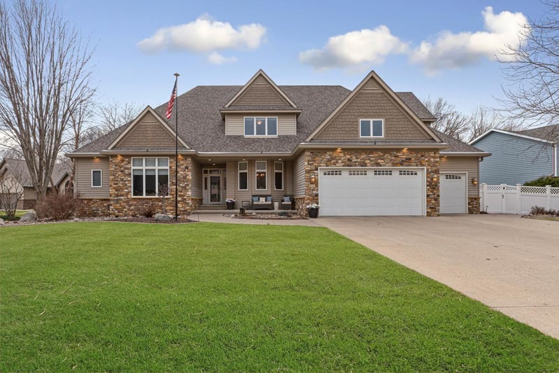 1612 Northridge Ln, North Mankato, MN 56003