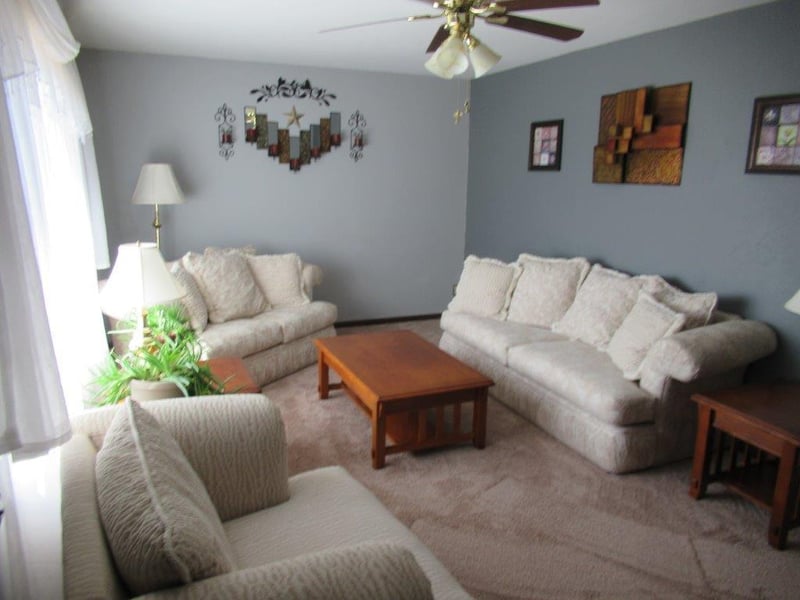 204 W 3rd St, Hills, MN 56138