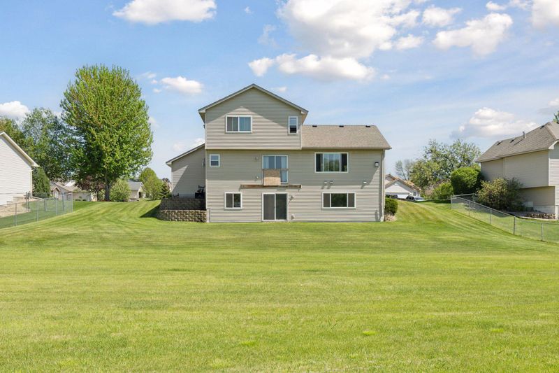 313 Maple Knoll Way NW, Saint Michael, MN 55376