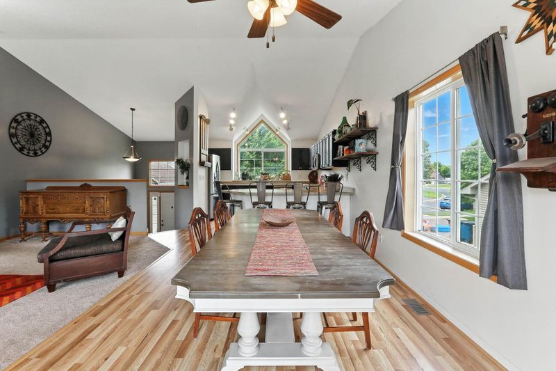 734 Brook Cir E, Montrose, MN 55363