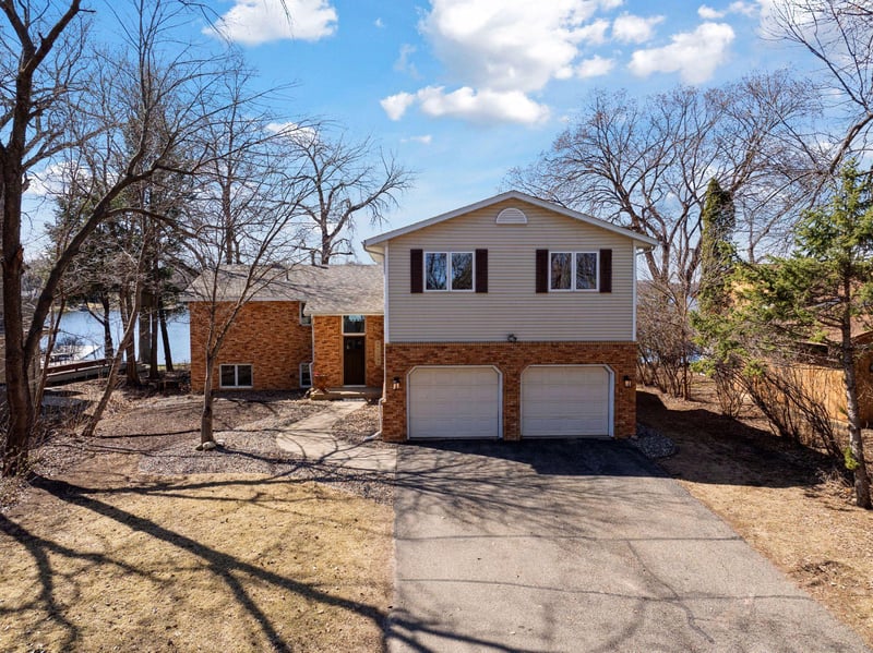 15620 Lac Lavon Dr, Burnsville, MN 55306