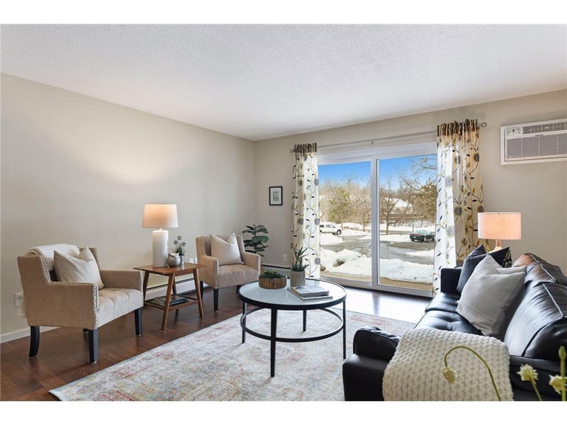 10211 Cedar Lake Rd #109, Hopkins, MN 55305