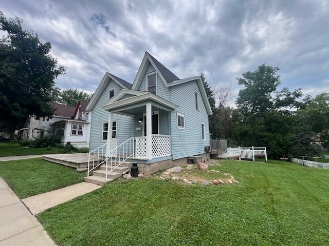 504 2nd St W, Northfield, MN 55057