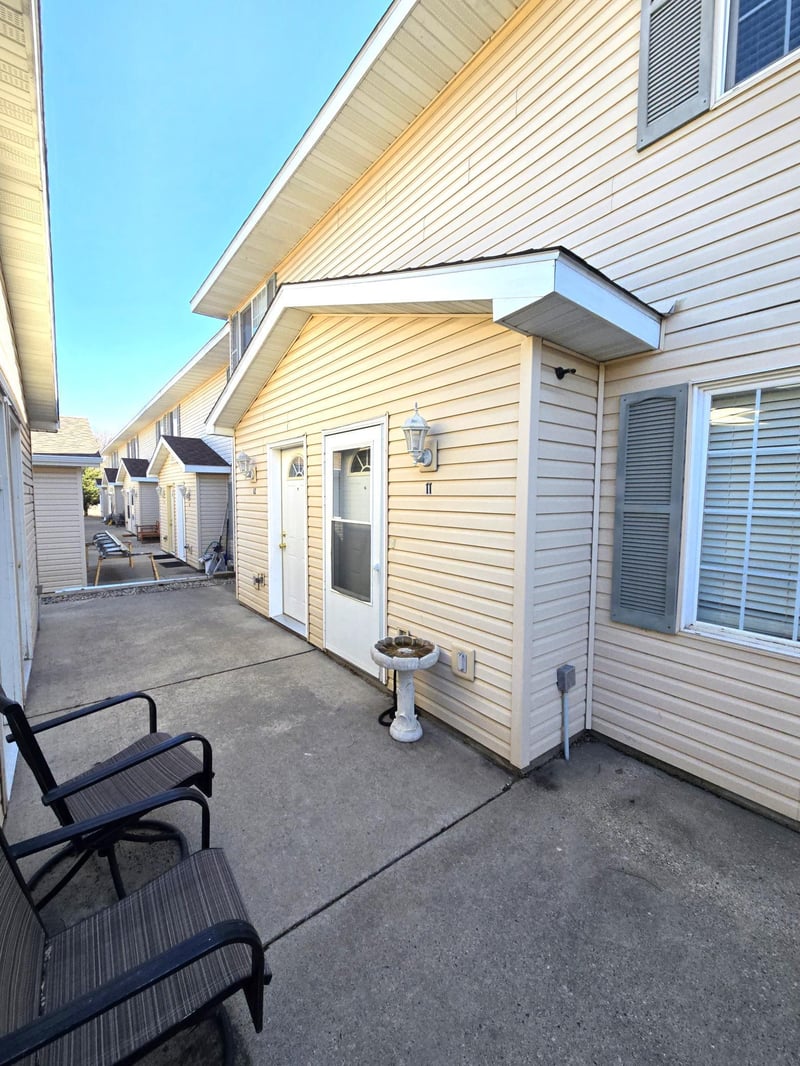 915 7th St #11, Jordan, MN 55352
