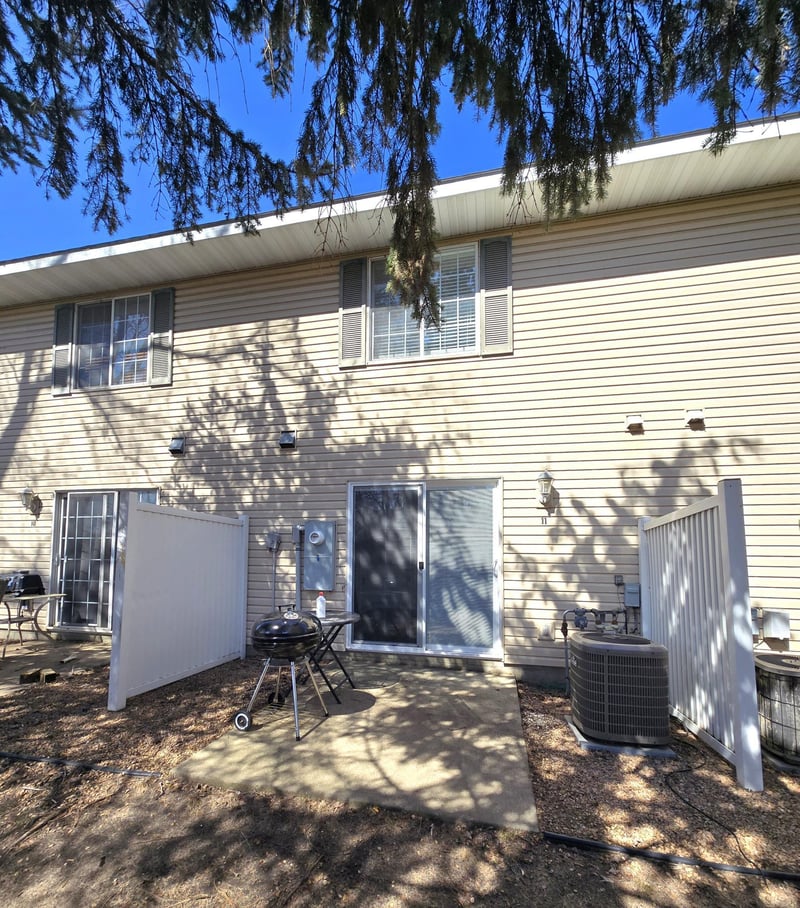 915 7th St #11, Jordan, MN 55352