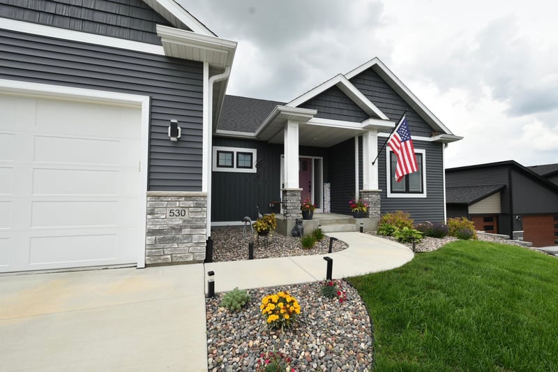 530 Mulligan Dr, Zumbrota, MN 55992