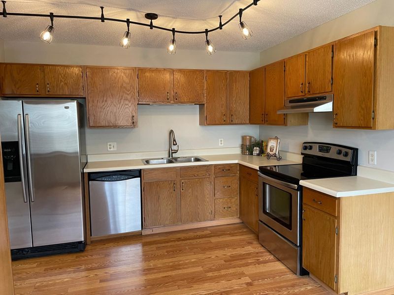 4460 Mccoll Dr, Savage, MN 55378