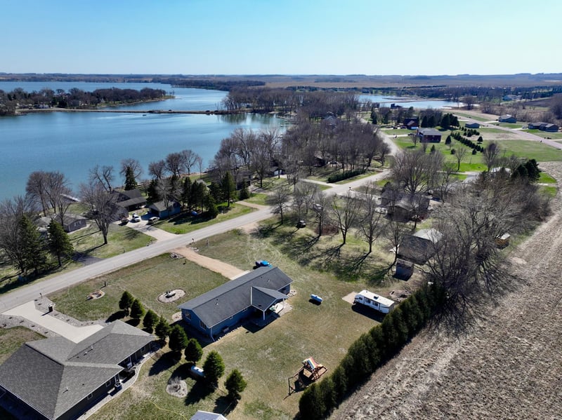 45 Lakeview Dr, Slayton, MN 56172