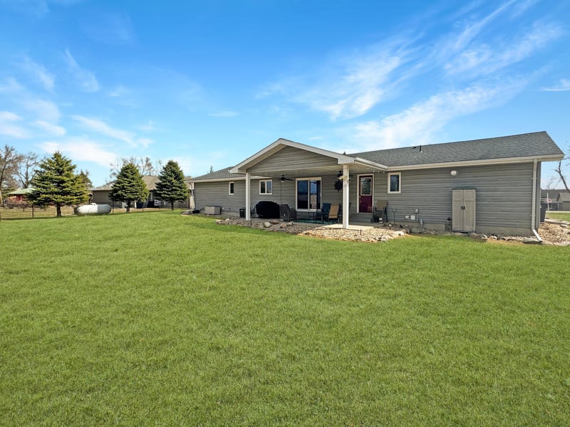 45 Lakeview Dr, Slayton, MN 56172