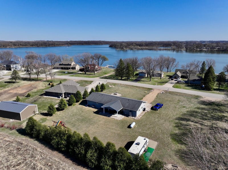 45 Lakeview Dr, Slayton, MN 56172