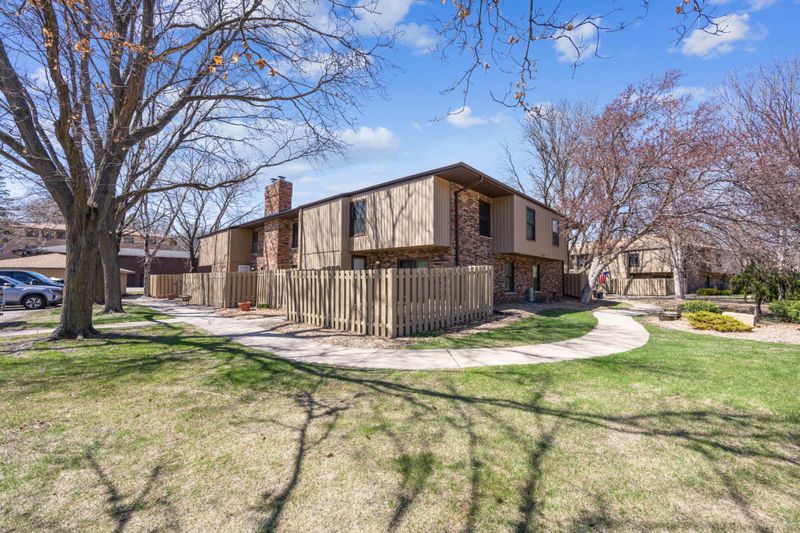 2403 Unity Ave N, Golden Valley, MN 55422