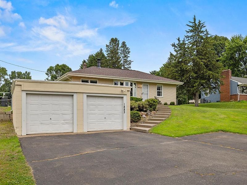 1883 County Road C E, Maplewood, MN 55109