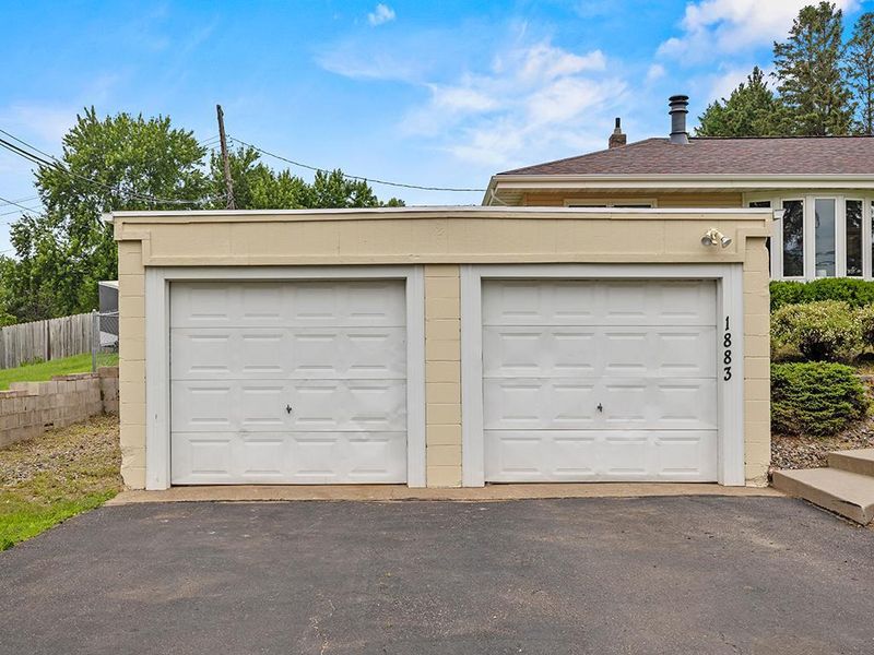 1883 County Road C E, Maplewood, MN 55109