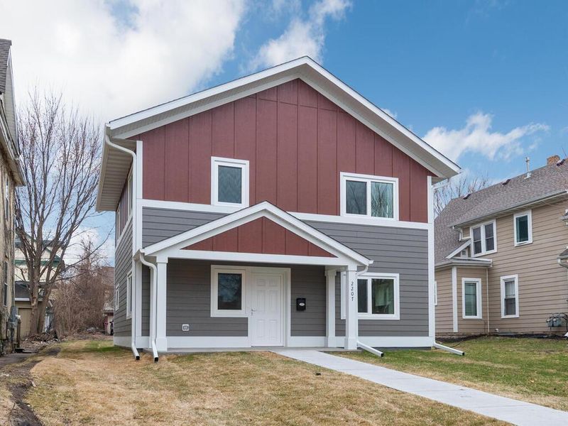 2207 Queen Ave N, Minneapolis, MN 55411