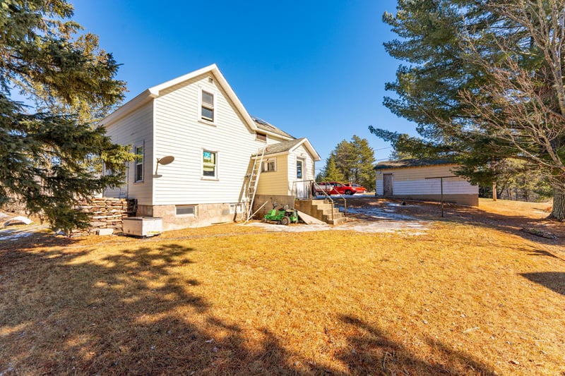 18 Fifth Ave, Soudan, MN 55782