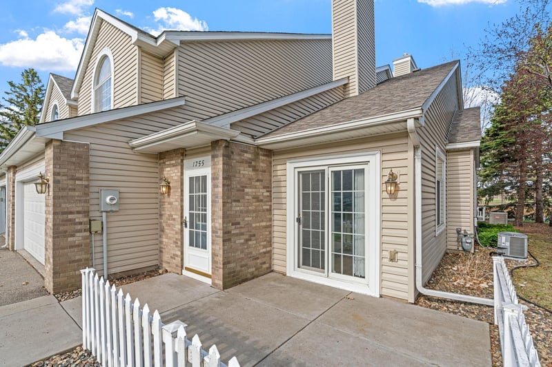 1755 Maple Ct, Falcon Heights, MN 55113