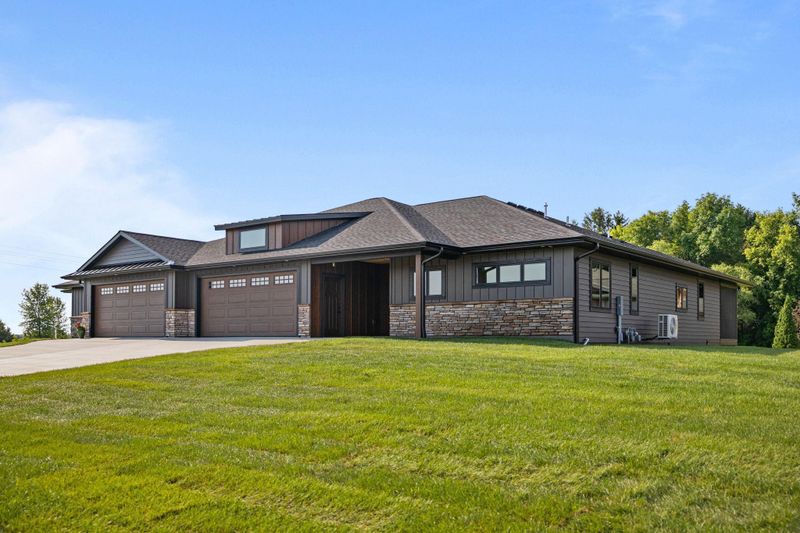 7284 205th St W, Faribault, MN 55021