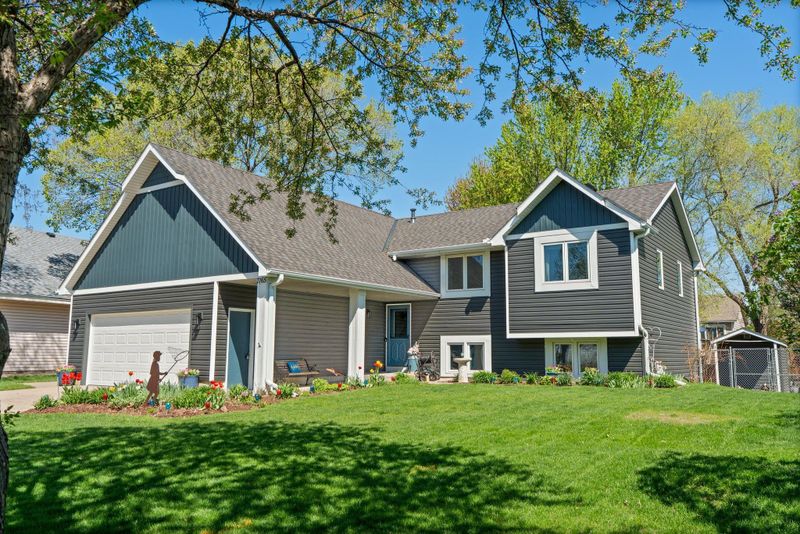 7165 Upper 157th St W, Apple Valley, MN 55124