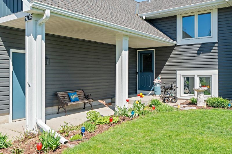7165 Upper 157th St W, Apple Valley, MN 55124