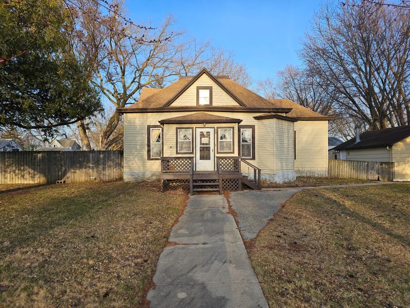 109 3rd St, Lyle, MN 55953