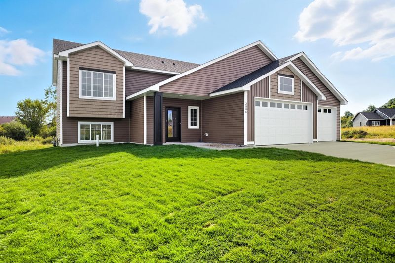 2886 29th St NE, Sauk Rapids, MN 56379