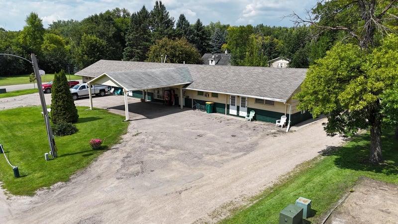107 E Eau Claire Ave, Warren, MN 56762