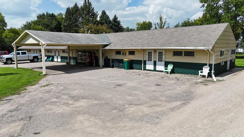 107 E Eau Claire Ave, Warren, MN 56762