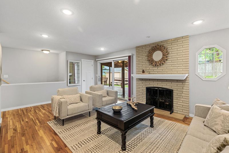 722 Navajo Ln, Mendota Heights, MN 55120
