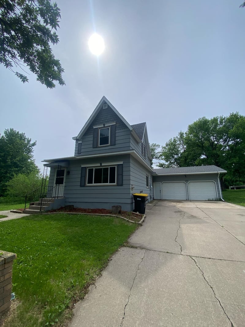 104 NE 3rd St, Buffalo Lake, MN 55314