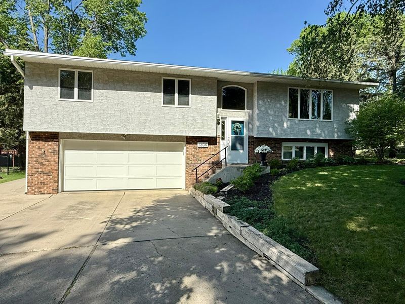 1304 10th St SE, Willmar, MN 56201