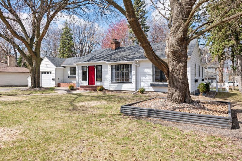 1975 Eustis St, Lauderdale, MN 55113