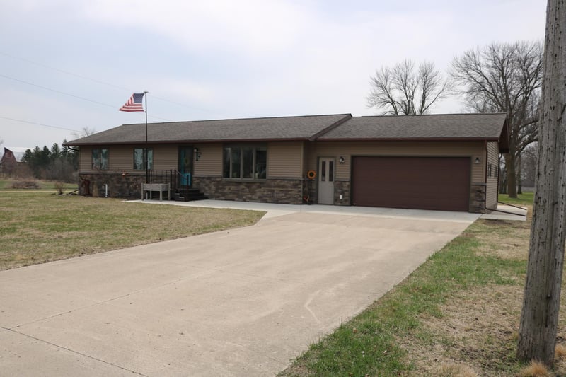 747 110th St, Sherburn, MN 56171