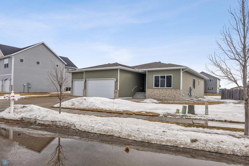 2118 42nd St S, Moorhead, MN 56560