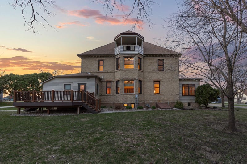 120 1st Ave NE, Plato, MN 55370