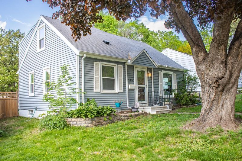 645 36th Ave NE, Minneapolis, MN 55418