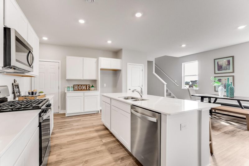 2047 Rainier Dr, Shakopee, MN 55379