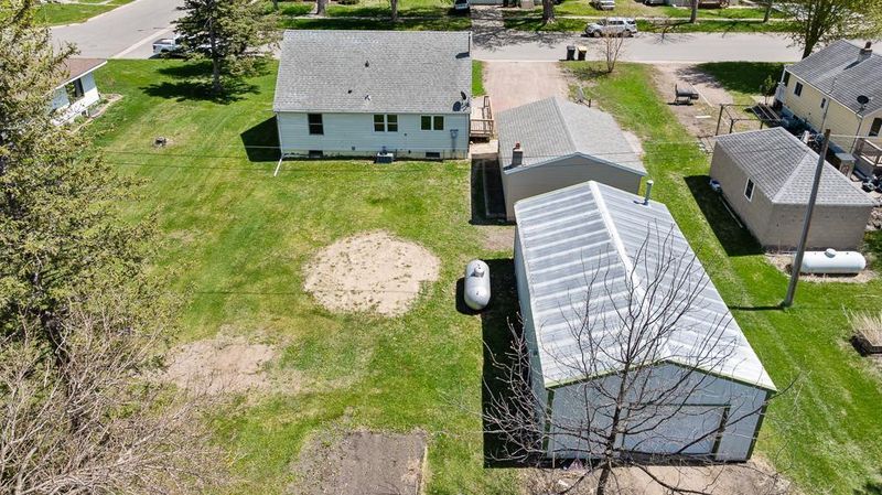 305 Lorrain St, Milroy, MN 56263