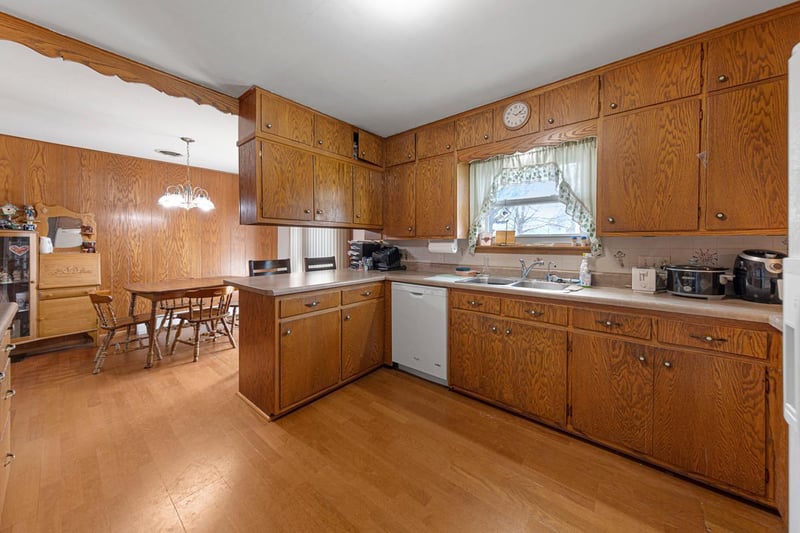 137 2nd Ave N, Waldorf, MN 56091
