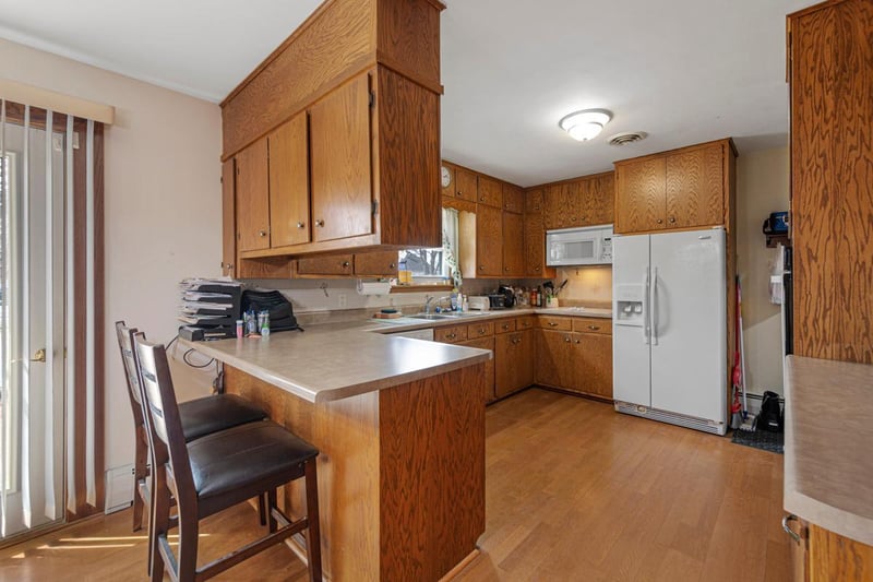 137 2nd Ave N, Waldorf, MN 56091