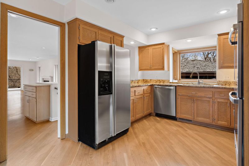 2440 Robin Oak Rg, Hopkins, MN 55305