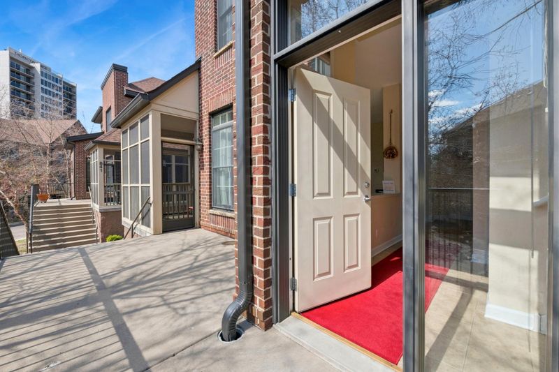 831 River Mews Ct, Minneapolis, MN 55414