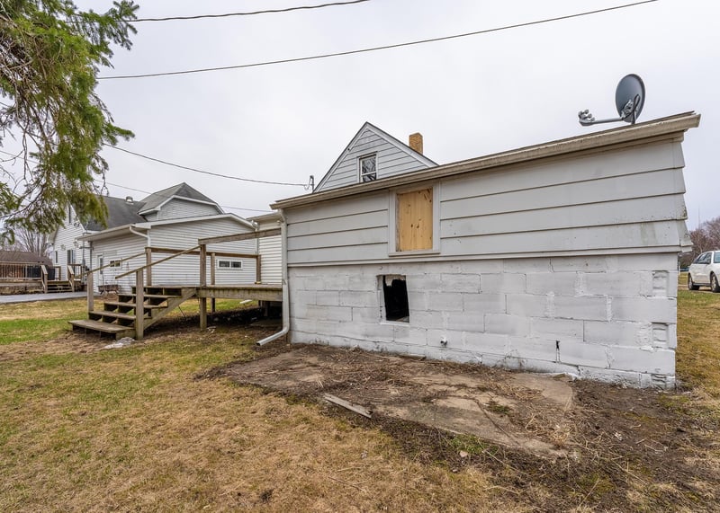 692 N Eau Claire St, Mondovi, WI 54755