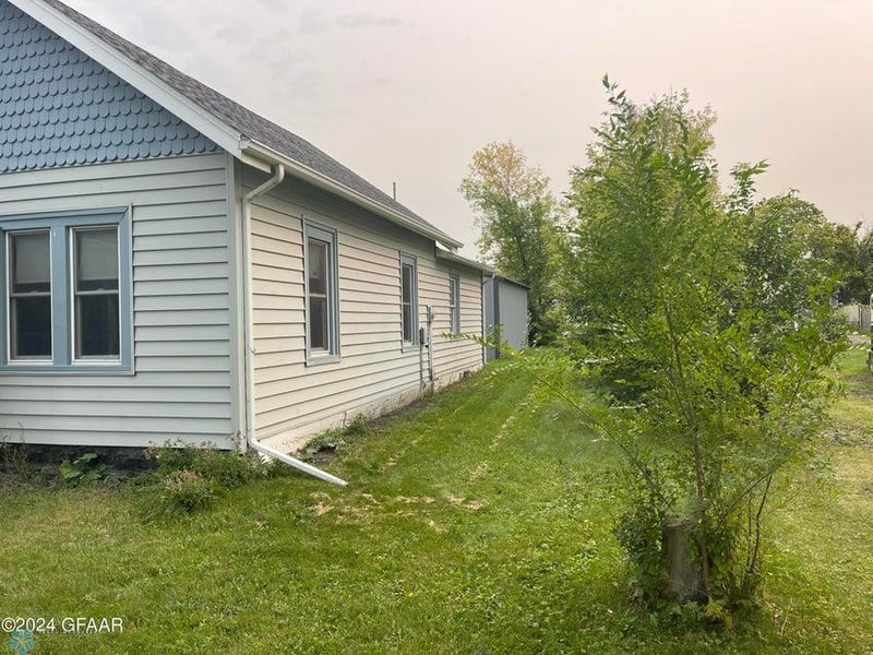 412 3rd Ave W, Halstad, MN 56548