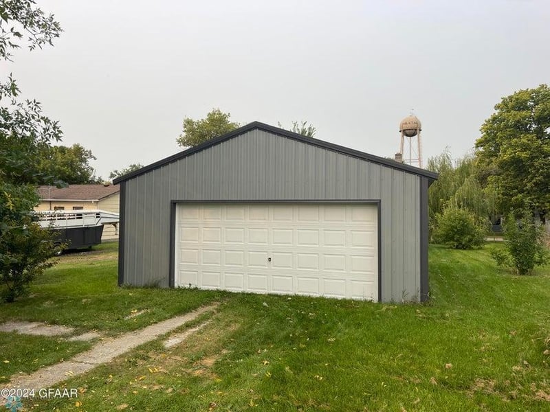 412 3rd Ave W, Halstad, MN 56548