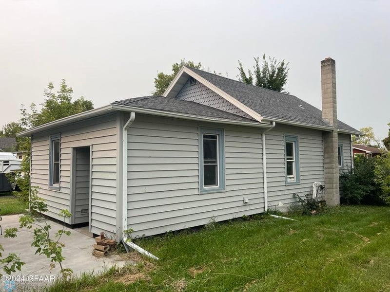 412 3rd Ave W, Halstad, MN 56548