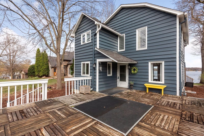 10 Woodlane St, Tonka Bay, MN 55331